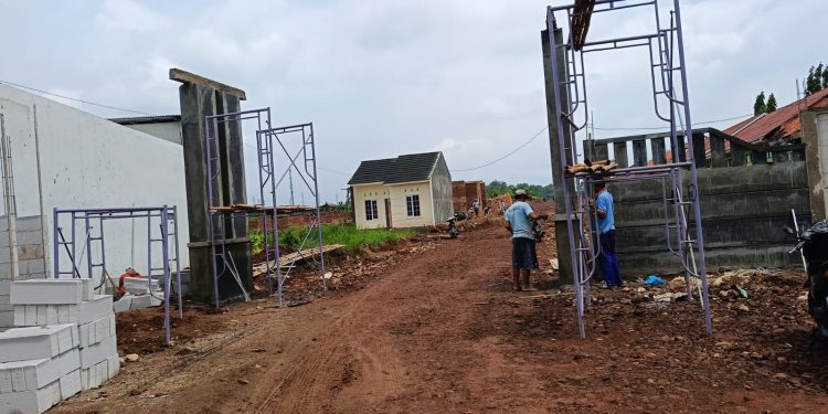 Pembangunan Perumahan Griya Saka Ciawiasih Bebas Terabas Lahan Hijau Pertanian