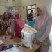 Warga Desa Kedungjaya Antri Terima Bantuan Pangan