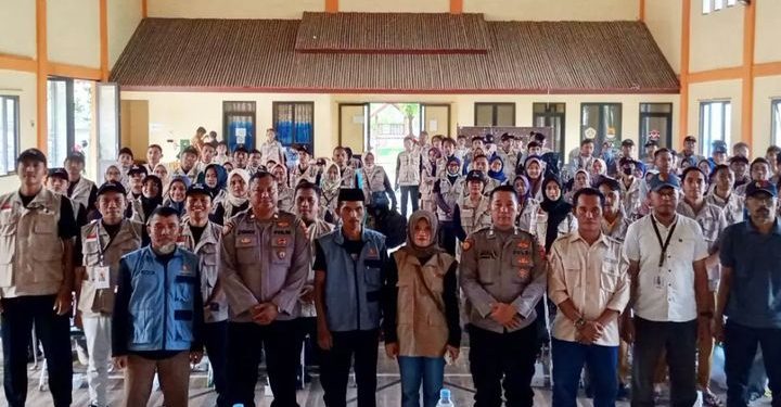 Penertiban APK di Pabuaran Selama Masa Tenang Pemilu: Jajaran Panwascam Beraksi!