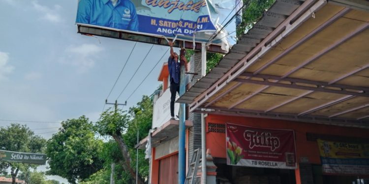 Panwascam Karangwareng Berhasil Tegakkan Hukum Selama Masa Tenang Pemilu: Larang Pemasangan Alat Peraga Kampanye di Wilayahnya