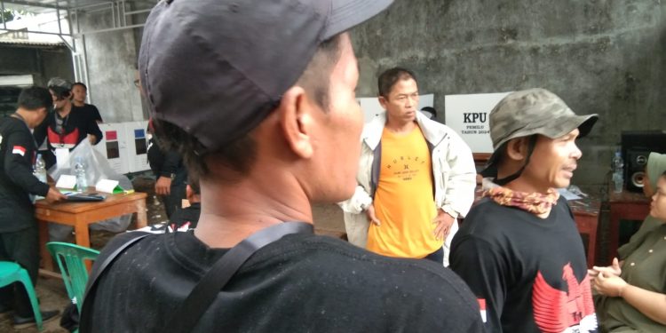 Adam Amuk TPS 016 Akibat Jam 8.00, WIB Belum Di Mulai Mencoblos