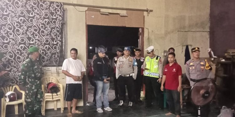 Hevazi Aldahary,S.Sos, M.Si Camat Weru Turut Jaga Dan Amankan Kotak Suara Hasil Pemilu