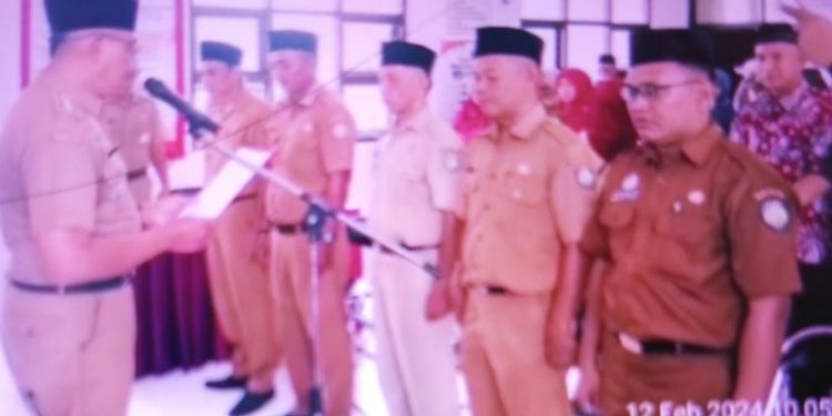 Camat Drs.H.Muhtarom Lantik Pjs Kuwu 5 Desa