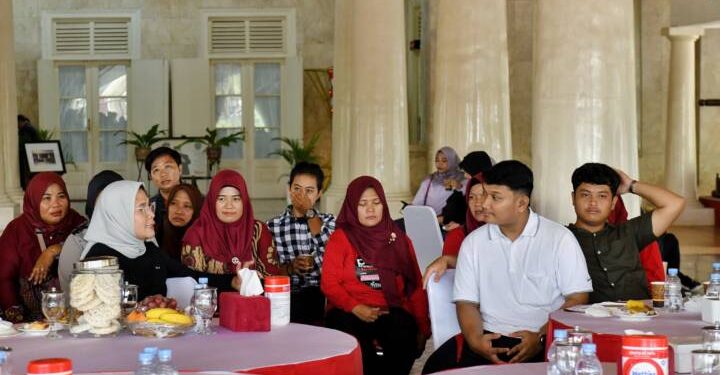 Bupati Indramayu Bercengkrama Dengan Kaum Zelimial