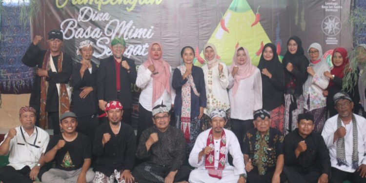 Edukasi Pelestarian Budaya  Daerah Melalui Peringatan Dina Basa Mimi Sejagat