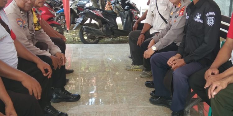 Jum’at Curhat Bersama Kapolsek di Desa Gabus Kulon