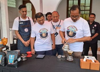 Pecinta Kopi, Perhatian! KAI Bagi-bagi 2.750 Cup Kopi Gratis di Stasiun Cirebon