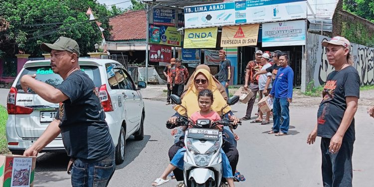 Peduli Bencana Rumah Roboh, Pemuda Pancasila PAC Susukanlebak dan PAC Sedong Galang Dana