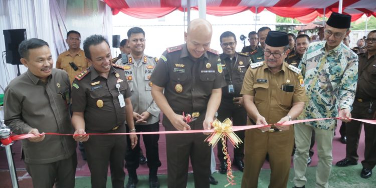 Kajati Jabar Resmikan Gedung Pengelolaan Aset dan Mess Kejaksaan Negeri Kabupaten Cirebon