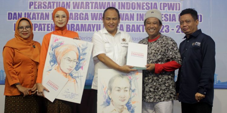 Pesan Ketua PWI Jabar Saat Melantik Pengurus PWI Indramayu