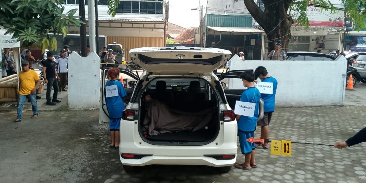 Polisi Polda Jabar Gelar Rekontruksi Kasus Pembunuhan Berencana di Kota Cirebon