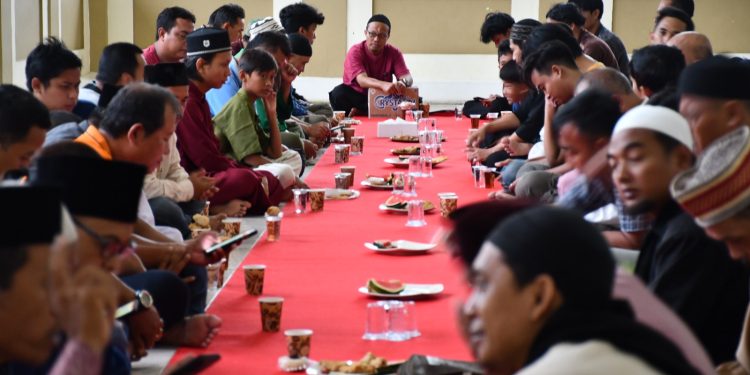 Berkah Ramadhan, Masjid Komplek Pertamina RU VI Kembali Sediakan Ifthar Untuk Buka Puasa
