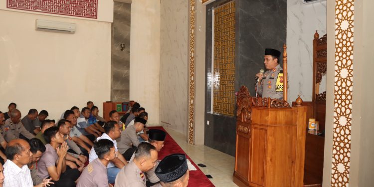 “Kapolres Cirebon Kota Menginspirasi Personelnya dengan Kultum di Masjid Adz Dzikra Selama Ramadan”