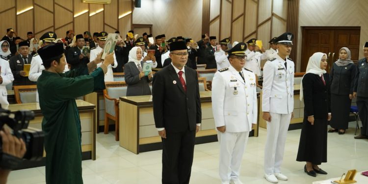Bupati Indramayu Lantik dan Ambil Sumpah 77 Pejabat