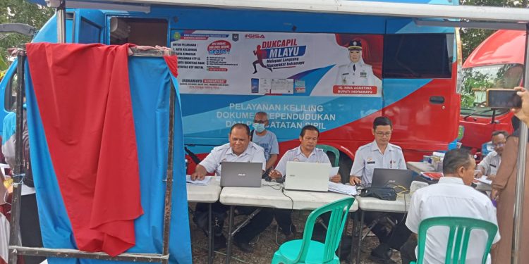 Safari Ramadhan, Dukcapil Mlayu Berikan Pelayanan Adminduk Masyarakat Kecamatan Lelea