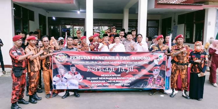 Berkah Ramadhan, Pemuda Pancasila PAC Sedong Bersama Muspika Sedong Berbagi Takjil