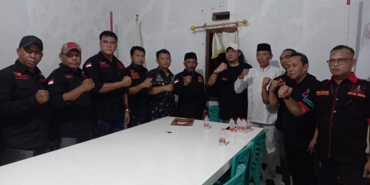 Ketua Ormas GRIB JAYA DPD Provinsi Jawa Barat, Secara Resmi Memberikan SK Kepada Ketua DPC Kabupaten Cirebon Dan Kota Cirebon Sekaligus Adakan Bukber Di Kantor