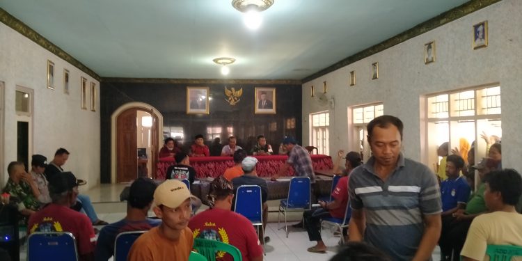 Tuntutan Warga Disetujui Mantan Kuwu Desa Slangit, Warga Siap Tuntut Kembali Ketika Tidak Diindahkan