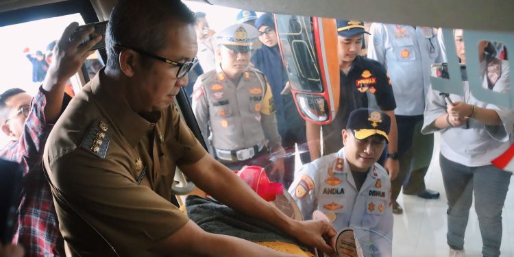 Pastikan Keselamatan Selama Mudik Lebaran, Pj Wali Kota Monitoring Ramp Check di Terminal Tipe A Harjamukti