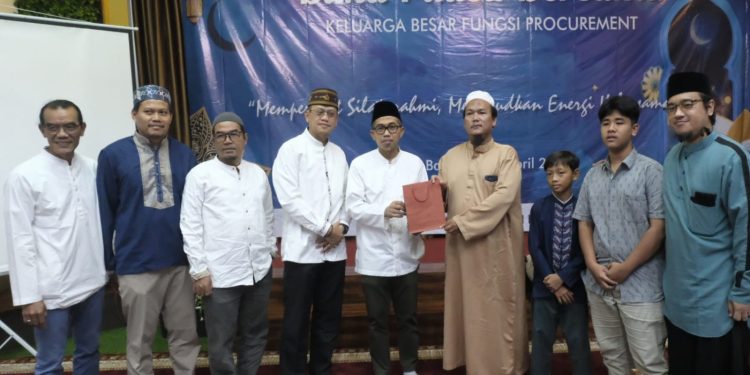 Pekerja Kilang Balongan Kembali Salurkan Donasi untuk Santri