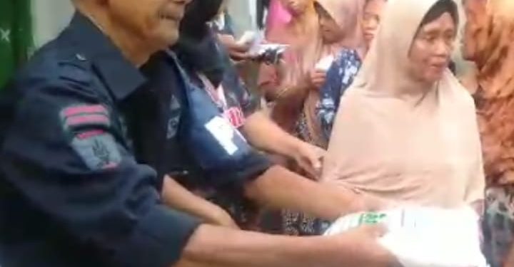 Peduli Sesama LSM Cakra Rayon Arjawinangun Santuni Puluhan Anak Yatim dan Kaum Duafa