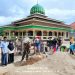 Warga Bersama Pemdes Kaligawe Wetan Gotongroyong Pengecoran Halaman Masjid Baitul Muttaqin