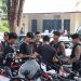 Sosialisasikan Penerimaan Anggota Polri di Stadion Bima, Bag SDM Polres Cirebon Kota Bagikan Pamflet Kepada Masyarakat