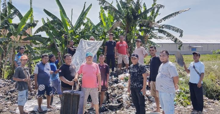 Pemdes Kedungsana Bersama Lembaga Lakukan Giat Bersih -Bersih Sampah