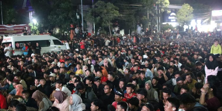 Ribuan Warga Padati Jalan Siliwangi, Pj Wali Kota Apresiasi Nobar Berlangsung Aman dan Kondusif