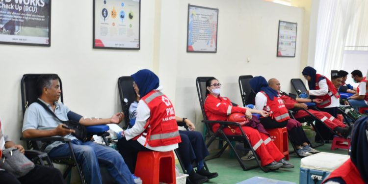 RU VI Balongan Kembali Gelar Donor Darah, Terkumpul 297 Kantong Darah 