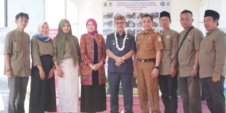 Bupati Cirebon Hadiri Verifikasi Awal P2WKSS Tahun 2024 Di Desa Karangwangi Kecamatan Depok