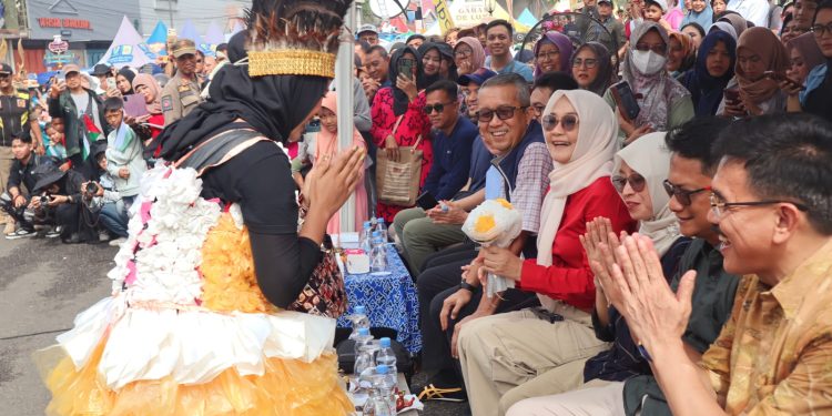 Lomba Fashion Carnival Usung Tema Go Green, Ajak Masyarakat untuk Jaga Lingkungan