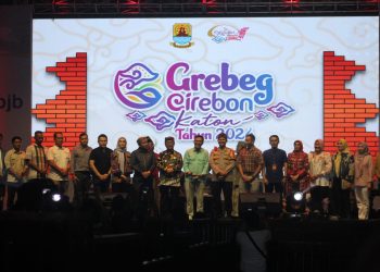 “Grebeg Cirebon Katon 542: Memukau dengan Panggung Spektakuler dan Aneka Hiburan, Bupati Imron: ‘Momen Perpisahan yang Mengharukan!'”