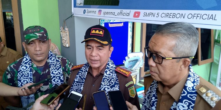 Kejari Bersama Disdik Meluncurkan Kantin Kejujuran di SMP Negeri 5 Kota Cirebon 