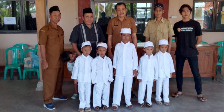 Khitanan Anak di Desa Pasuruan Kecamatan Pabedilan Sangat Hikmat
