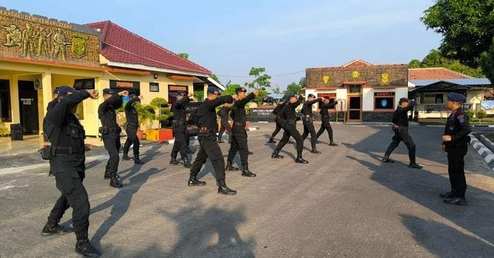 Brimob Kompi 2 Yon C Pelopor Satbrimob Giatkan Latihan Karate untuk Tingkatkan Keterampilan dan Kesehatan