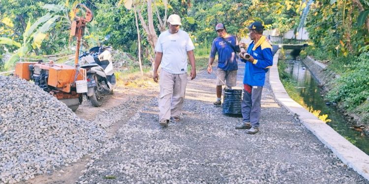 Genjot Pembangunan Infrastruktur, Pemdes Sedong Kidul Gelar Pengaspalan Hotmix Jalan Lingkungan