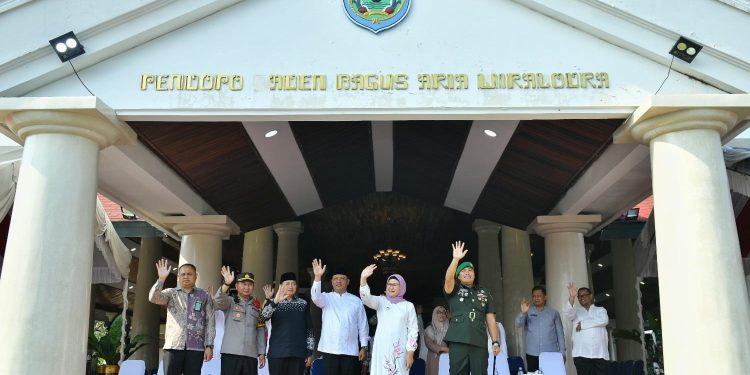 Bupati Nina Agustina Lepas 440 Jemaah Calon Haji Indramayu