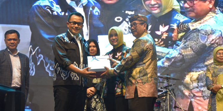 Penutupan Grebeg Cirebon Katon 2024:  Malam Spektakuler  Memukau Ribuan Penonton