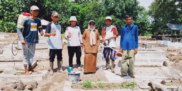 Per Dua Minggu, Pemdes Kaligawe Wetan Rutin Perawatan Tiga Tempat Pemakaman Umum