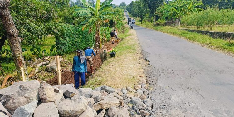 Kontraktor Lokal Gelar Pekerjaan DPUPR di Sedong Kidul, Pemuda Pancasila PAC Sedong Siap Kawal Kondusifitas
