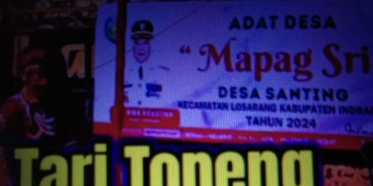 Bupati HJ.Nina Support Tari Topeng di acara Adat Mapag Sri