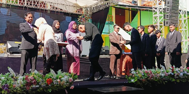 SMPN 1 Lemahabang Gelar Perpisahan Siswa Kelas IX Tahun 2023 / 2024