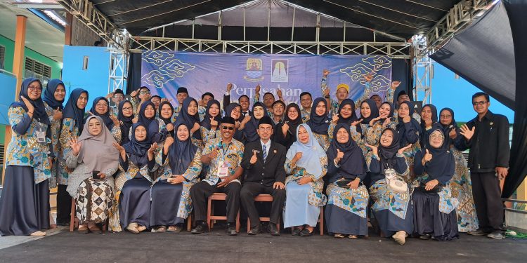 Pelepasan Siswa Kelas 9 SMPN 1 Losari Sangat Meriah