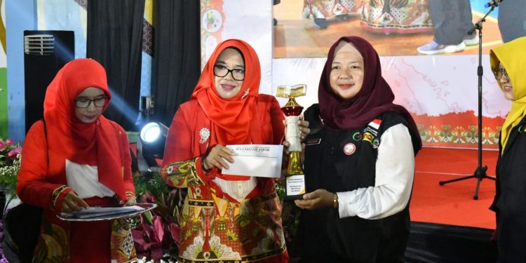 Guru SMPN Unggulan Sindang Sabet 2 Penghargaan Pada Ajang Talenta 2024