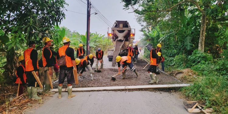CV. Intracont Junior Bangun Betonisasi Jalan Klangenan – Panguragan