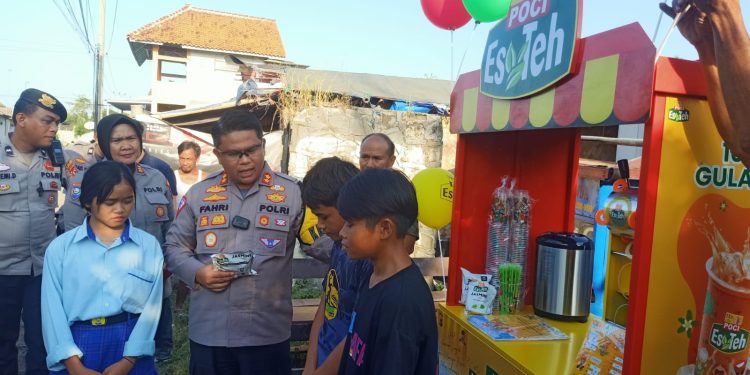 Donang Si Gadis Viral Menangis Terima Gerobak Es dari Kapolres Indramayu