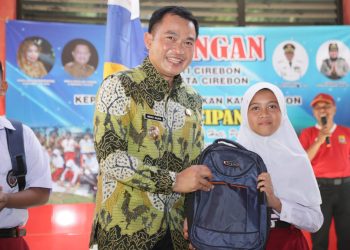 Kunjungi SDN 3 Cipanas, Pj Bupati Cirebon Berikan Motivasi ke Guru dan Siswa