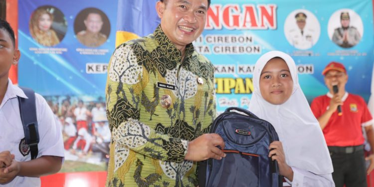 Kunjungi SDN 3 Cipanas, Pj Bupati Cirebon Berikan Motivasi ke Guru dan Siswa