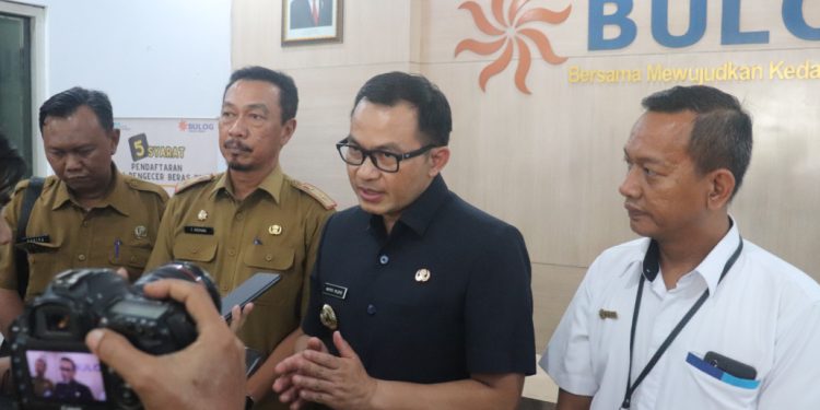 Pj Bupati Cirebon Jamin Stok Beras Aman Jelang Idul Adha
